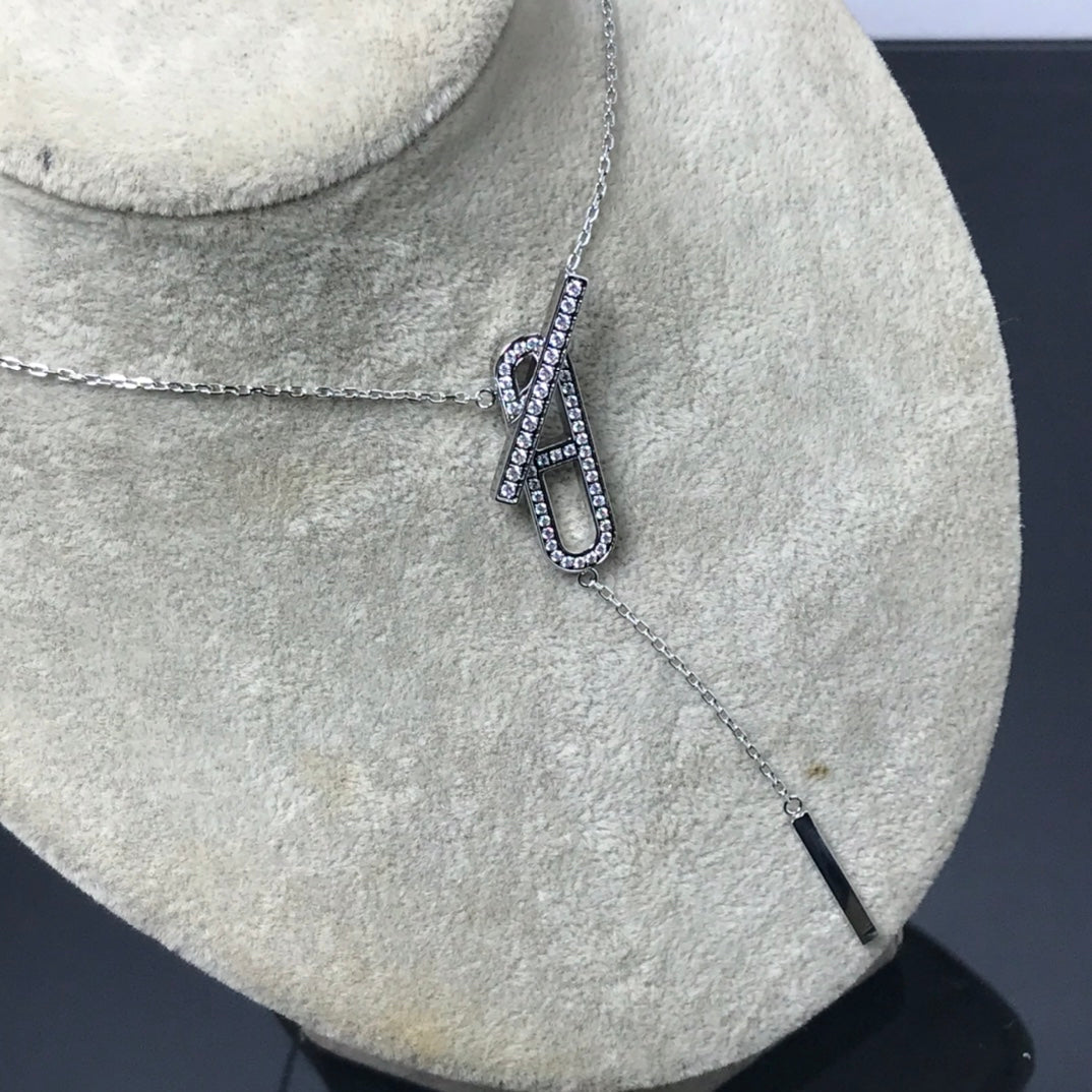 {"productName":"アヴェローラ HM ネックレス プラチナ ローズゴールド ダイヤモンド"}
