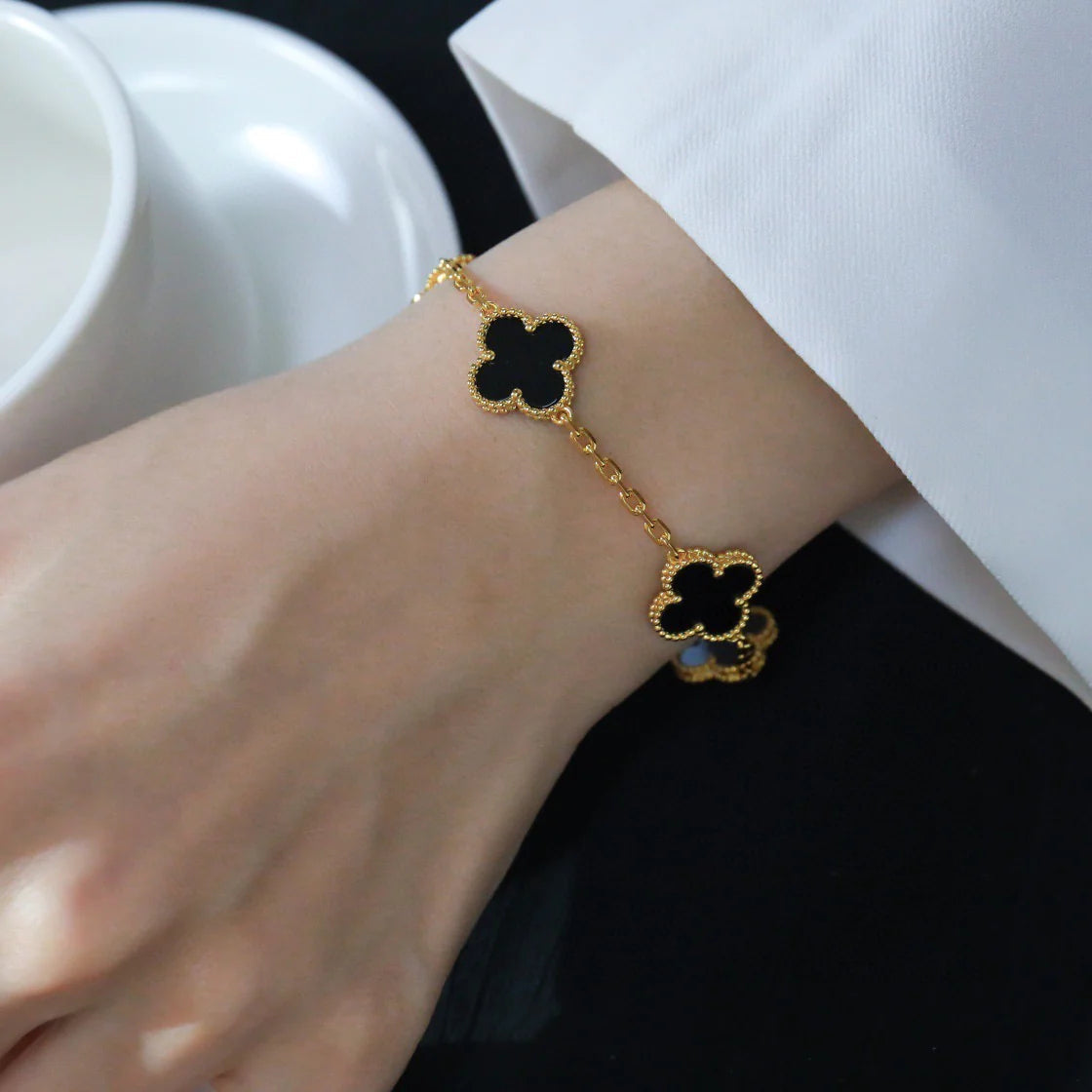[Avelora]LUCKY CLOVER 5-MOTIF BRACELET - BLACK OXNY COLLECTION