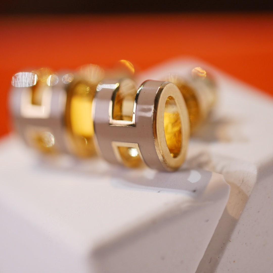 [Avelora]MINI POP H GOLD EARRINGS GREY