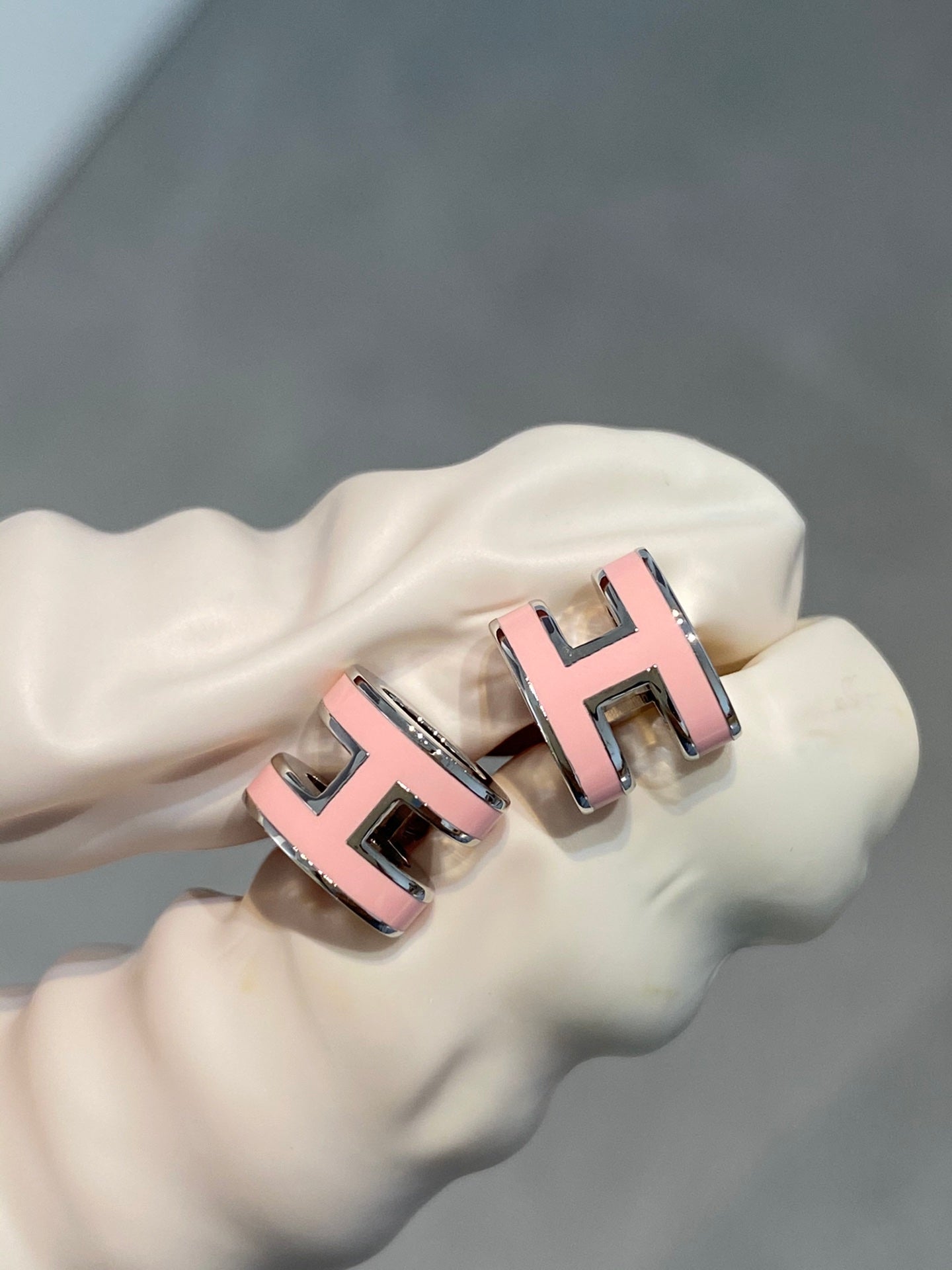 [Avelora]MINI POP H SILVER EARRINGS PINK