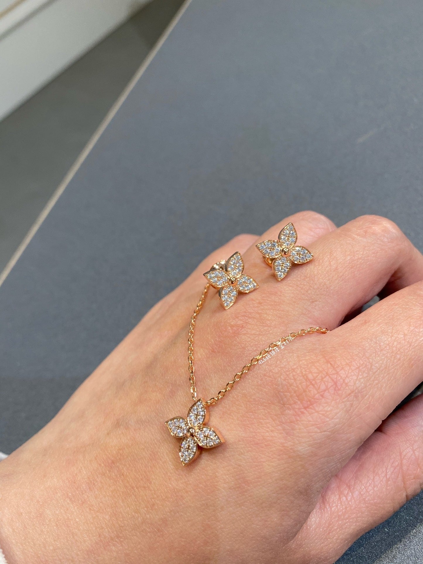 [Avelora]STAR DIAMOND NECKALCE