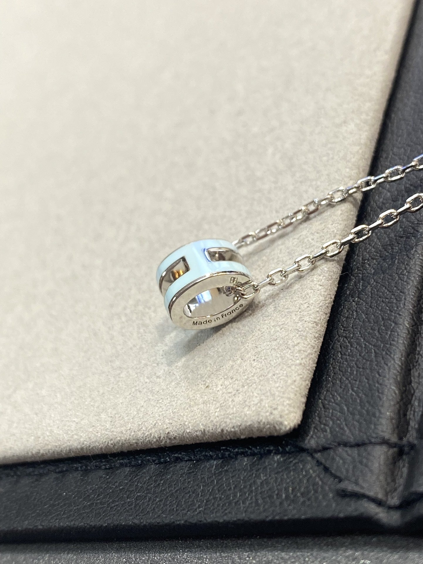 [Avelora]POP H LIGHT BLUE NECKLACE
