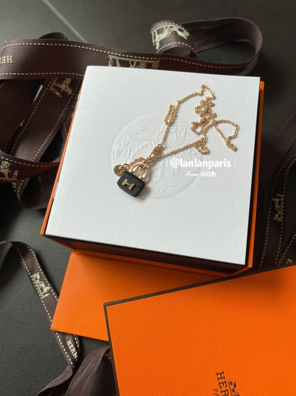 [Avelora]CONSTANCE BLACK PEDANT ROSE GOLD NECKLACE