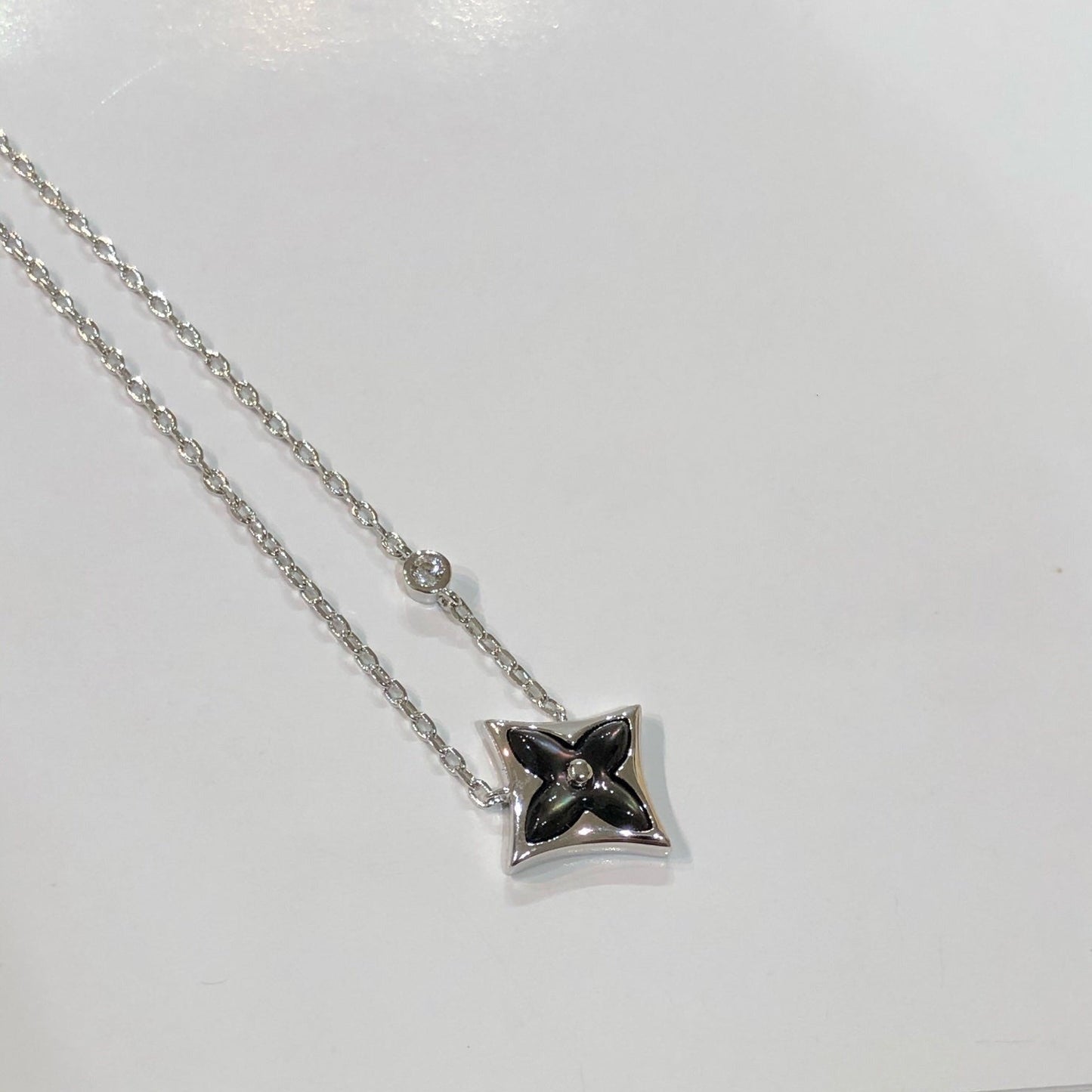 [Avelora]STAR BLACK MOP NECKLACE