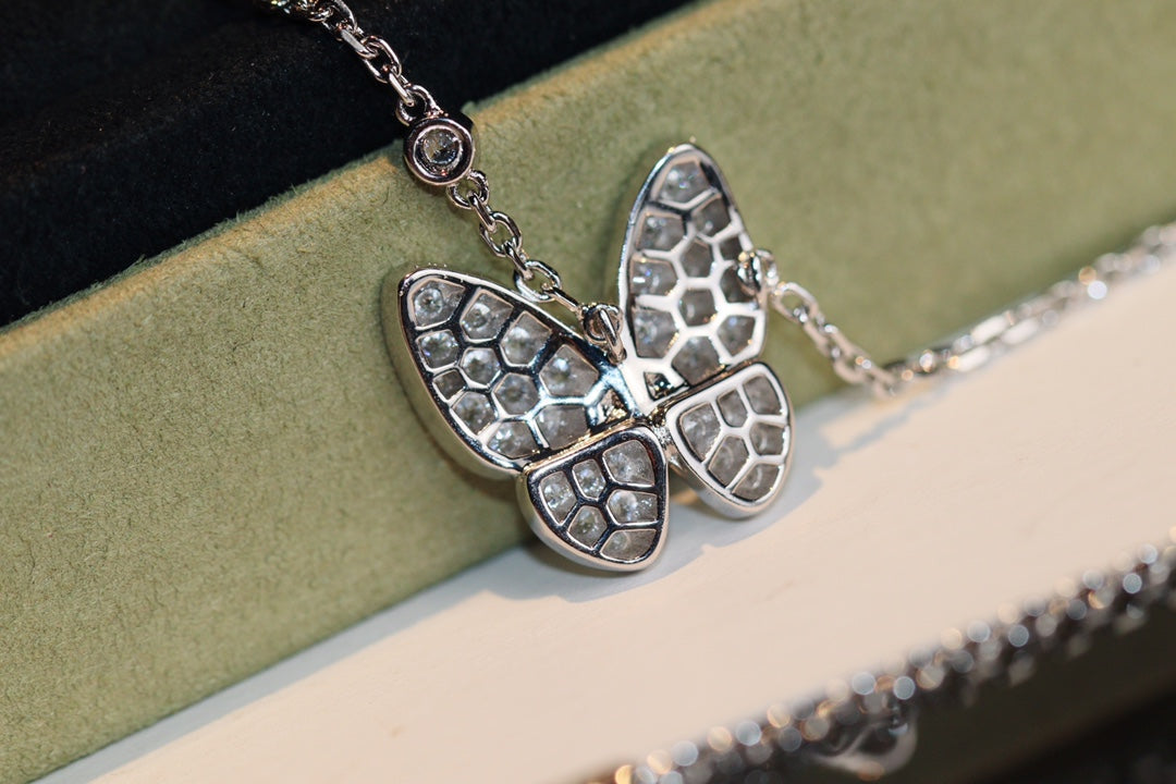 [Avelora]BUTTERFLY DIAMOND CHARM NECKLACE