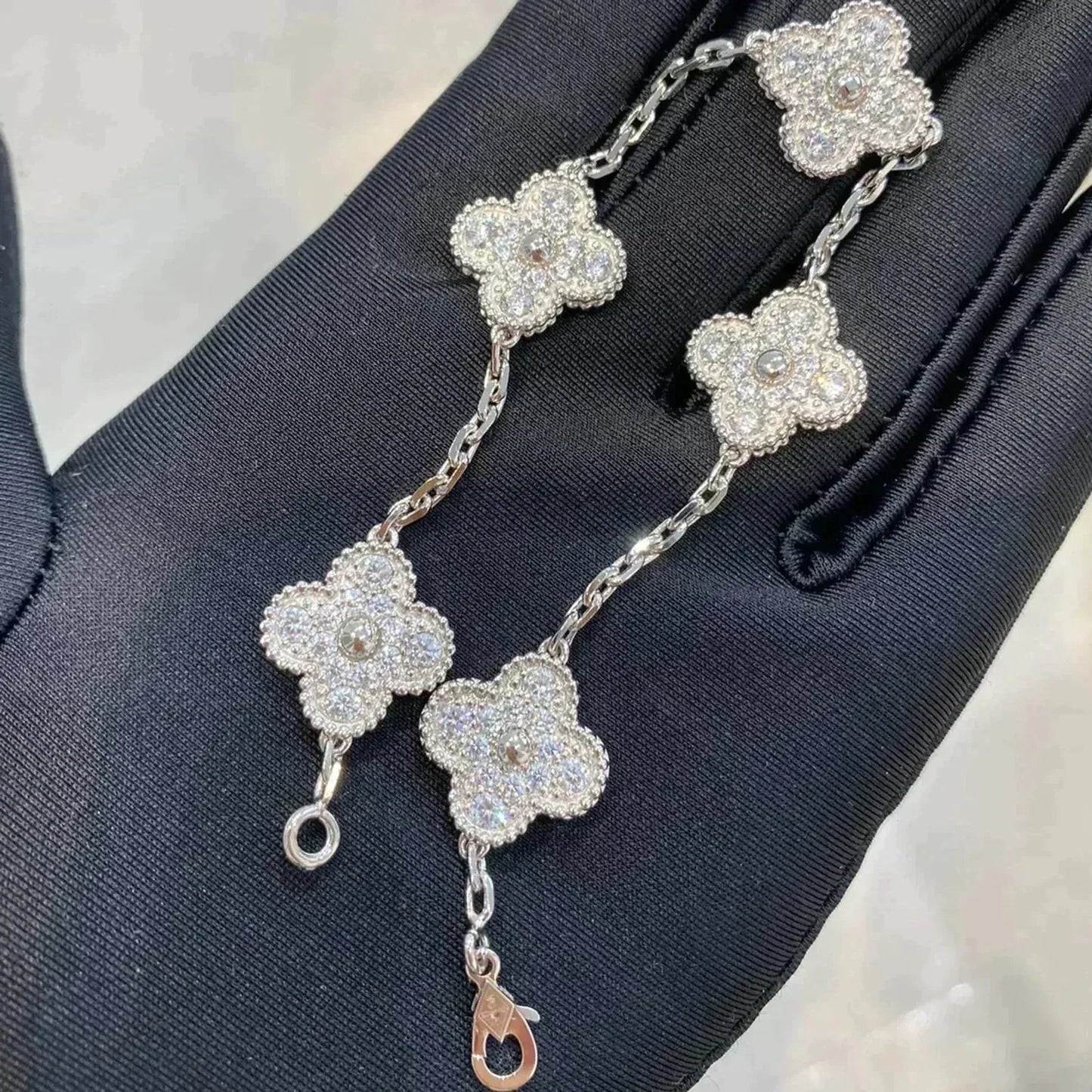 [Avelora]LUCKY CLOVER 5-MOTIF BRACELET - FULL-DIAMOND