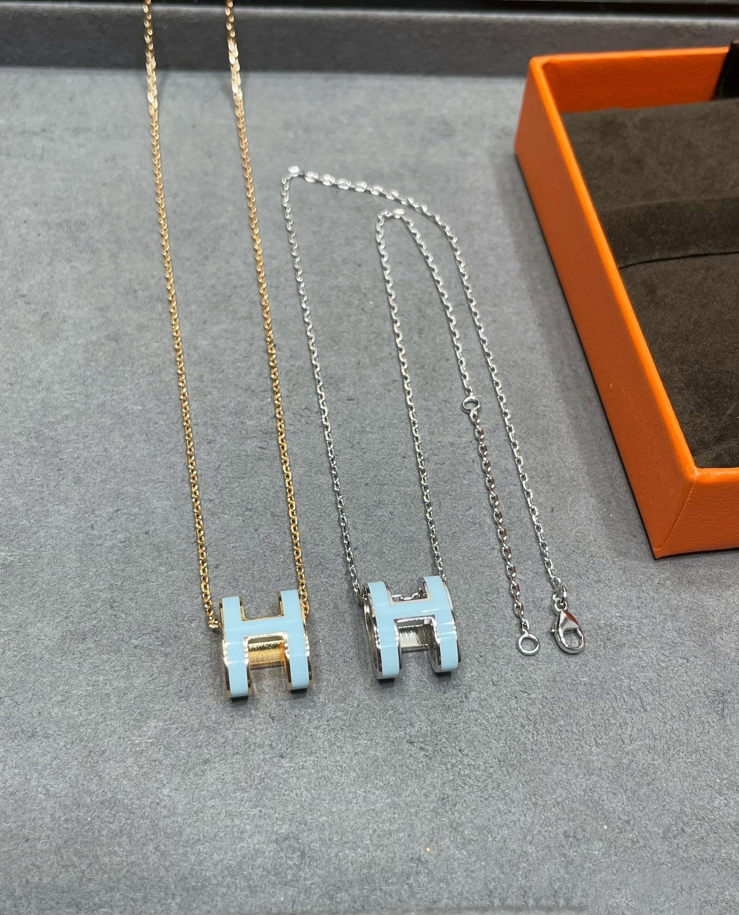 [Avelora]POP H SKY BLUE NECKLACE