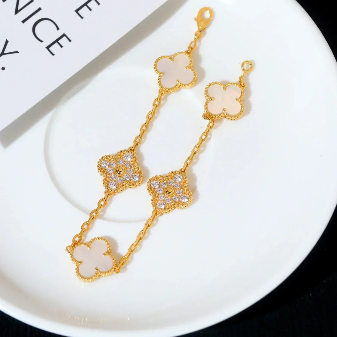 [Avelora]LUCKY CLOVER 5-MOTIF BRACELET - WHITE MOTHER-OF-PEARL COLLECTION