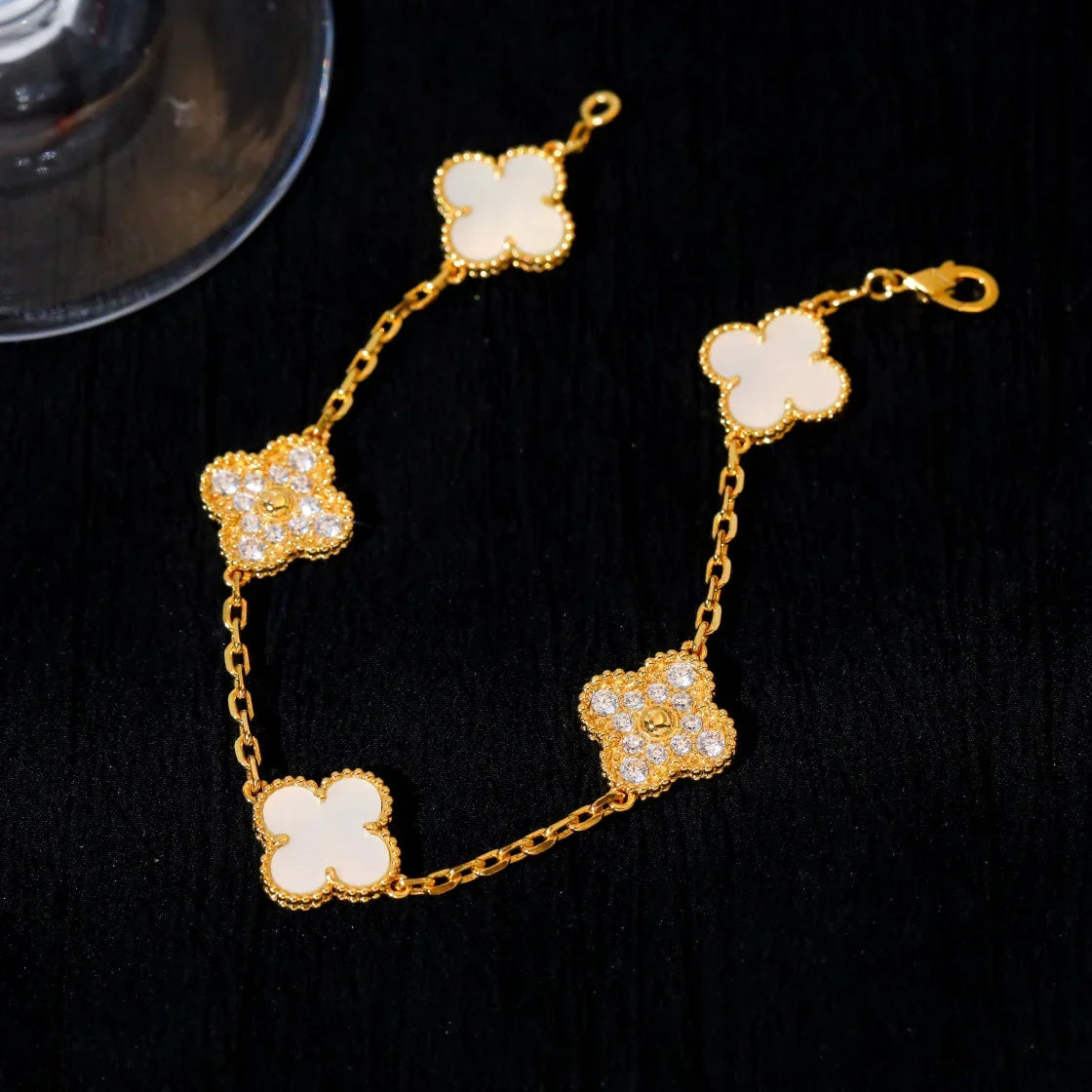 [Avelora]LUCKY CLOVER 5-MOTIF BRACELET - WHITE MOTHER-OF-PEARL COLLECTION