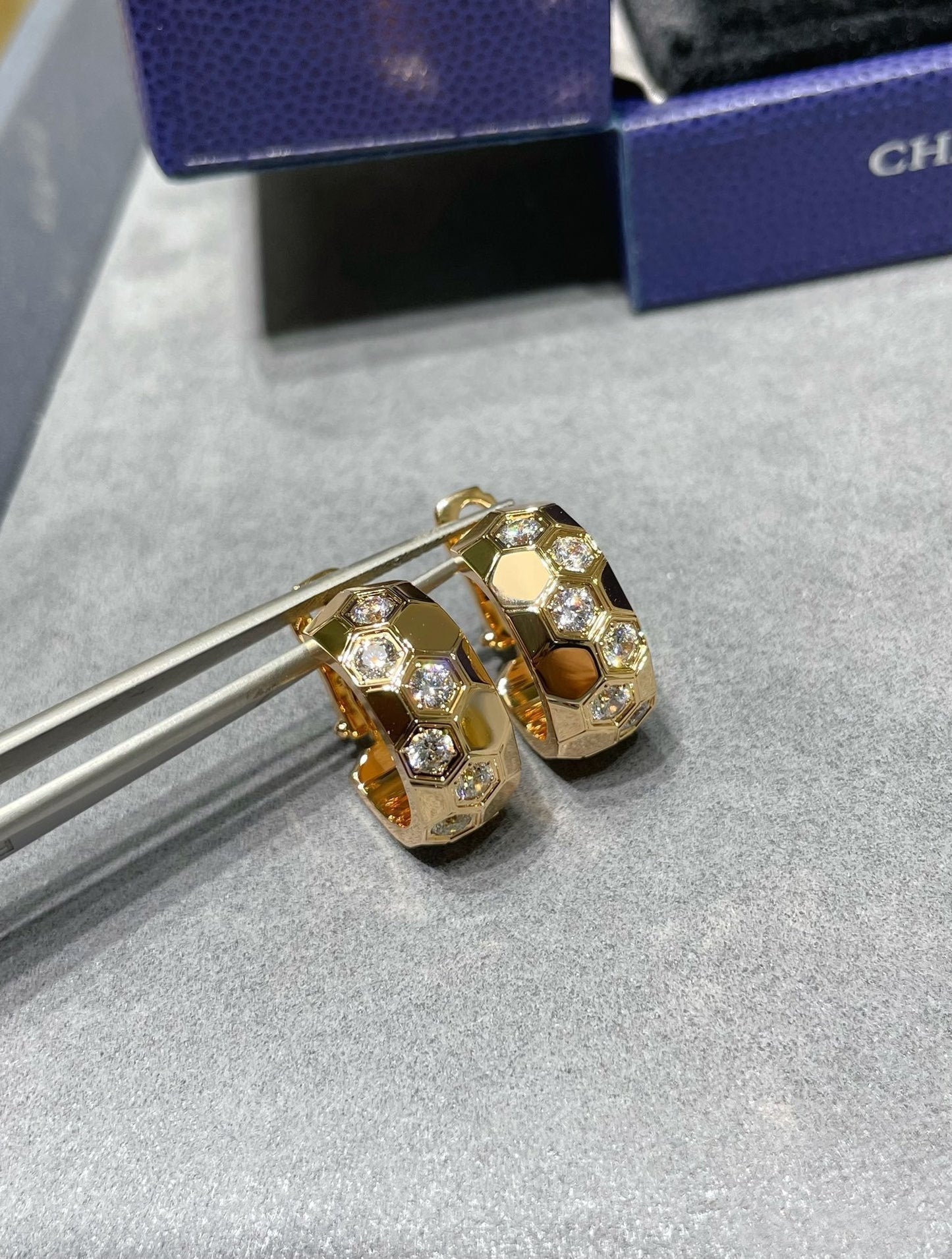 [Avelora]BEE LOVE DIAMOND HOOP EARRINGS