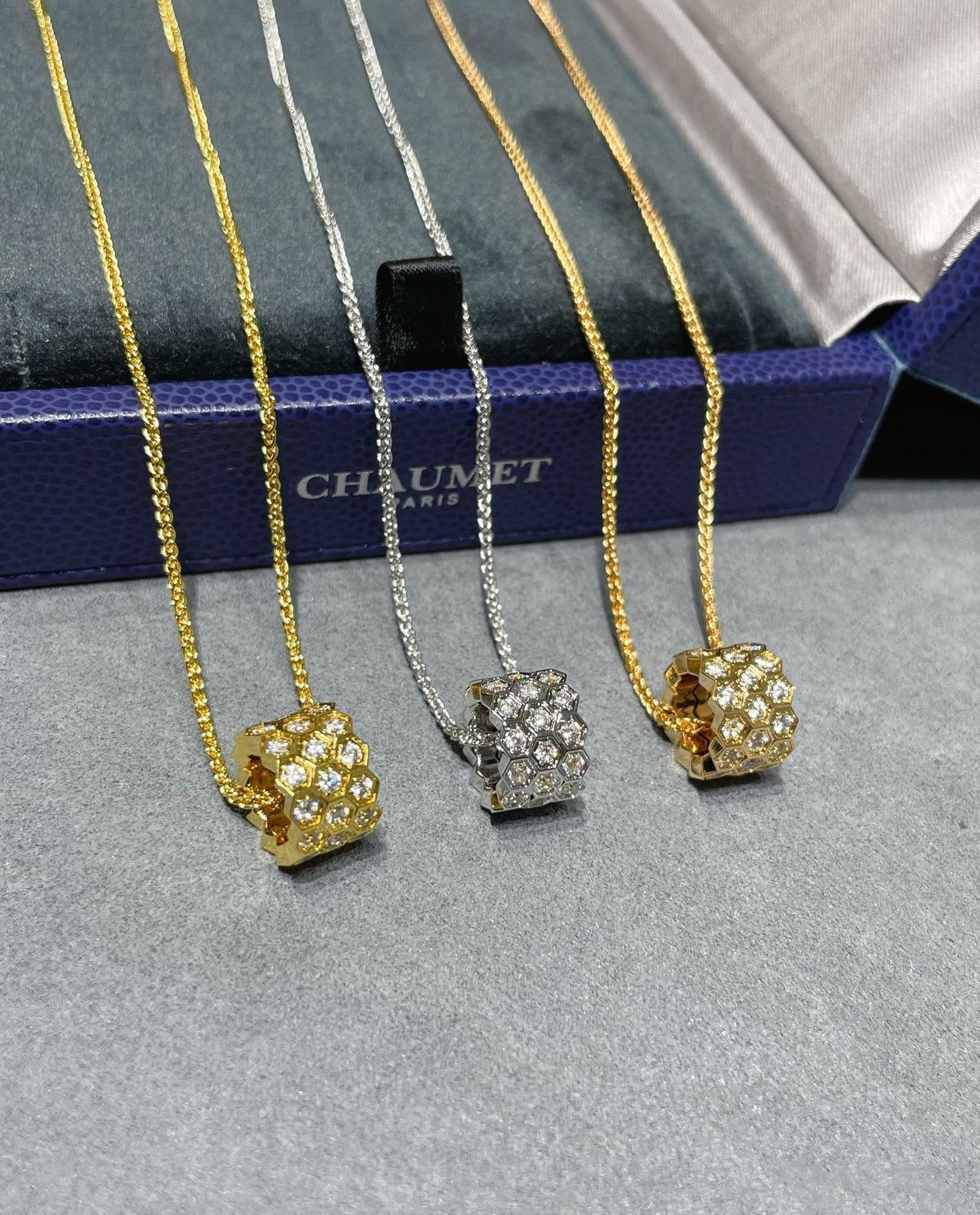 [Avelora]BEE LOVE DIAMOND PAVED 3 ROW NECKLACE