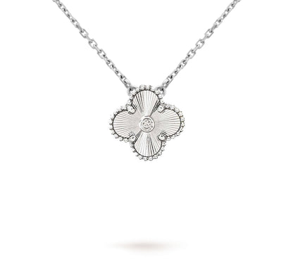 [Avelora]LIMITED EDITION CHRISTMAS CLOVER FLOWER NECKLACE - 15MM ANNUAL COLLECTIBLE PENDANT