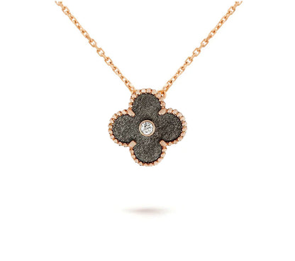 [Avelora]LIMITED EDITION CHRISTMAS CLOVER FLOWER NECKLACE - 15MM ANNUAL COLLECTIBLE PENDANT