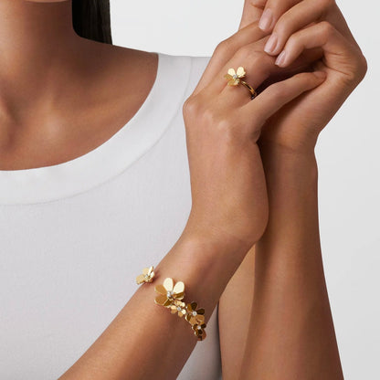 [Avelora]LUMINOUS BLOSSOM OPEN BANGLE