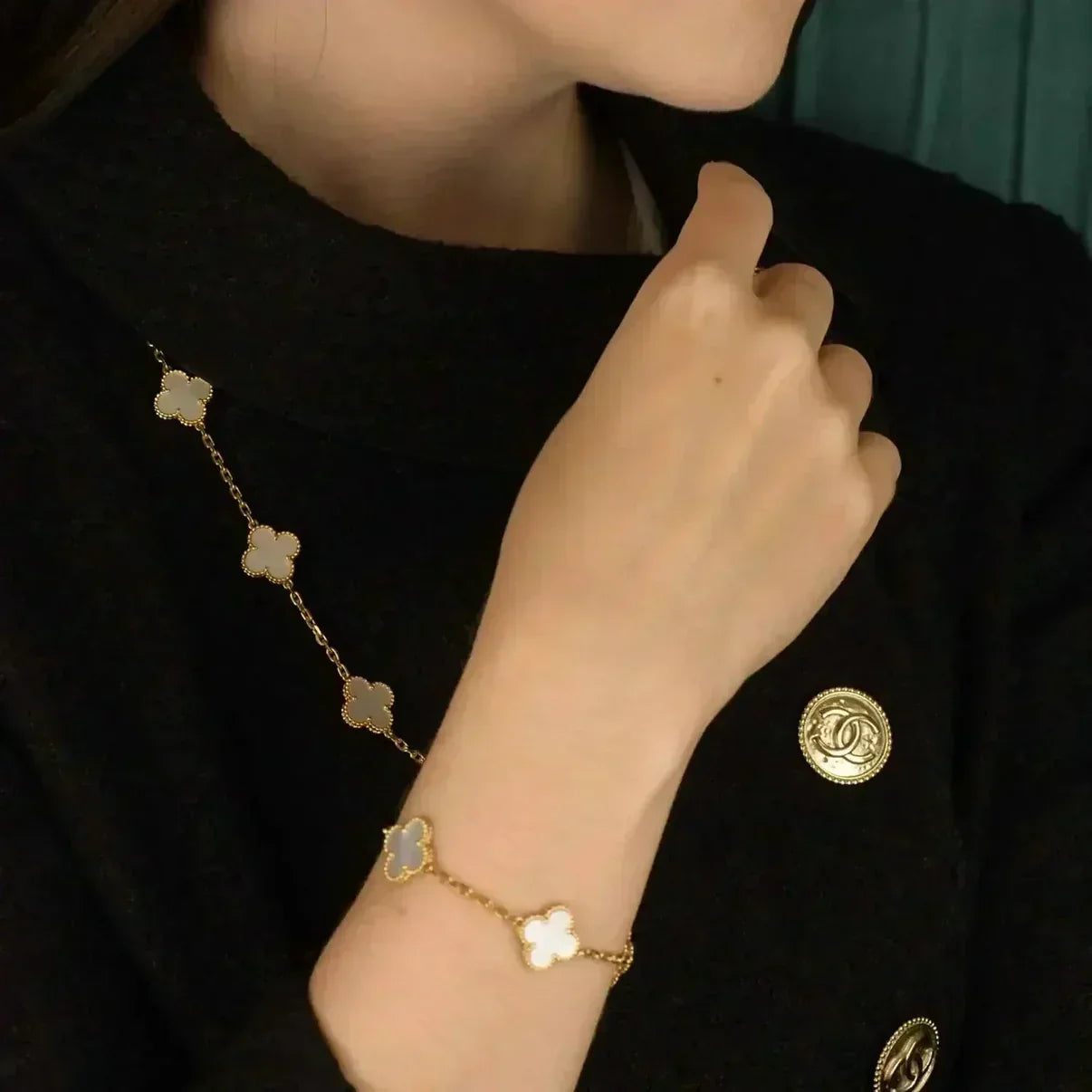 [Avelora]LUCKY CLOVER 5-MOTIF BRACELET - WHITE MOTHER-OF-PEARL COLLECTION