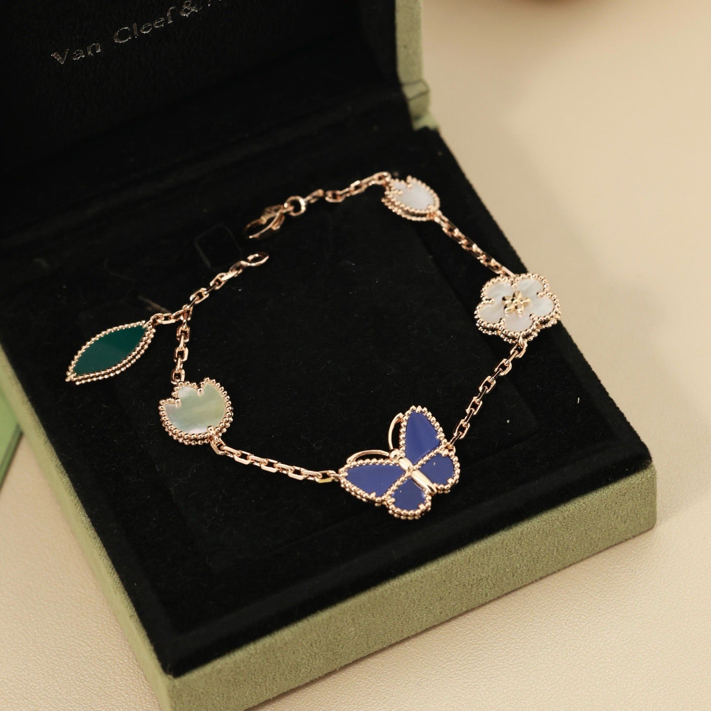 [Avelora]SPRING ENCHANTMENT BUTTERFLY & FLORAL CHARM BRACELET