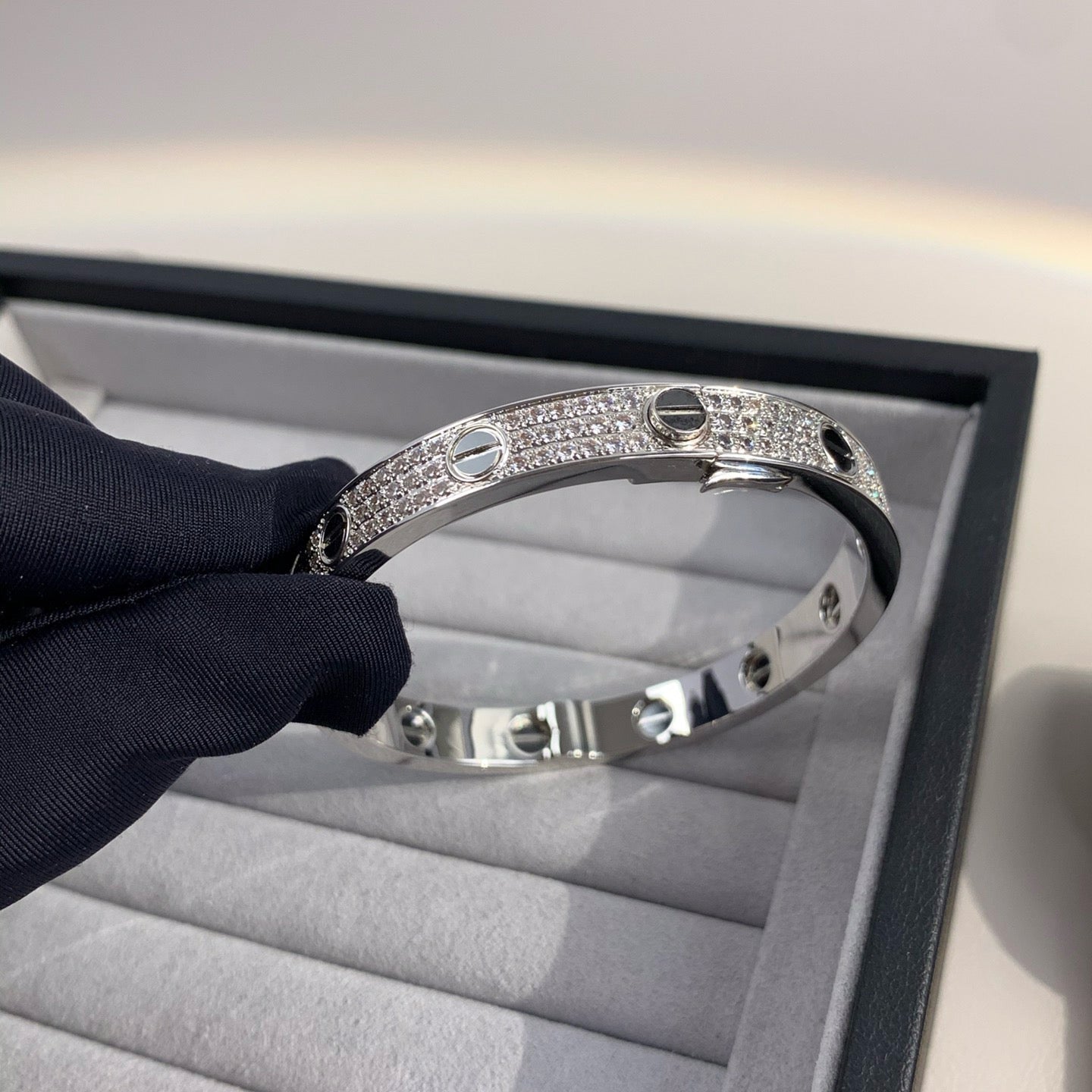 [Avelora]CLASSIC 6.1MM LOVE BANGLE - DIAMOND PAVÉ & BLACK CERAMIC
