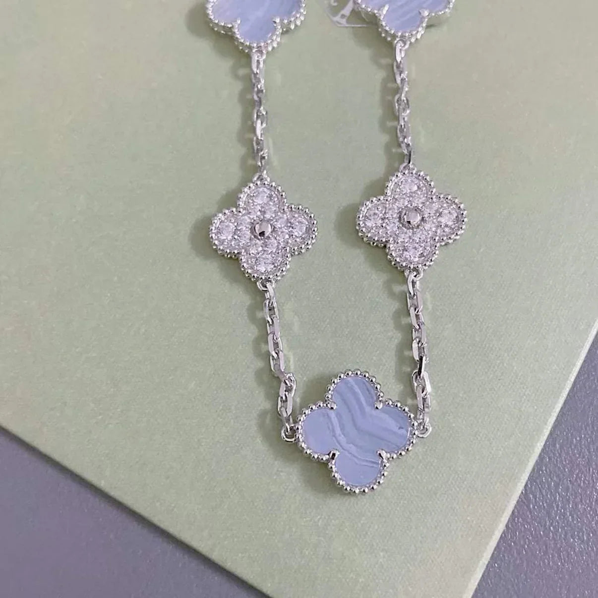[Avelora]LUCKY CLOVER 5-MOTIF BRACELET - PURPLE CHALCEDONY COLLECTION