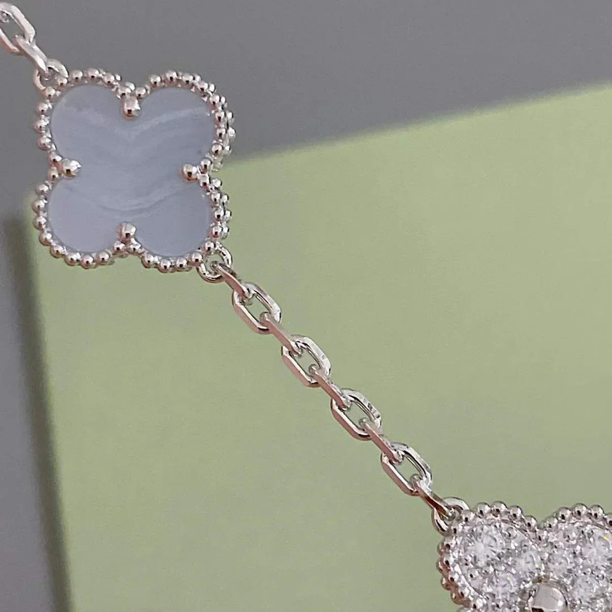 [Avelora]LUCKY CLOVER 5-MOTIF BRACELET - PURPLE CHALCEDONY COLLECTION