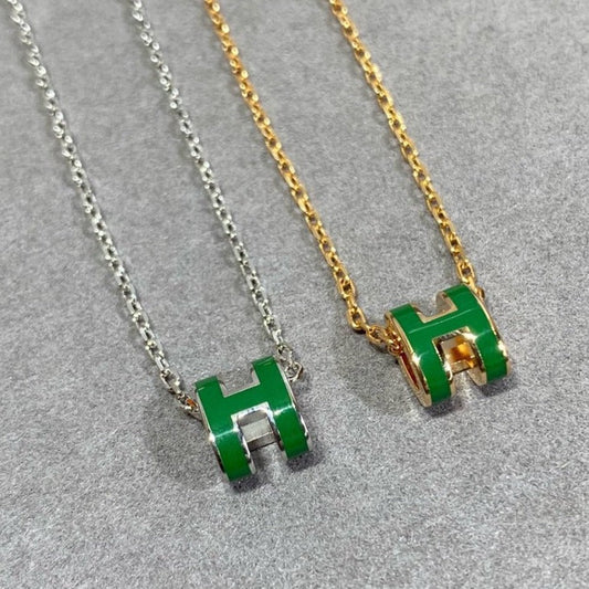 [Avelora]POP H GREEN NECKLACE SILVER AND GOLD