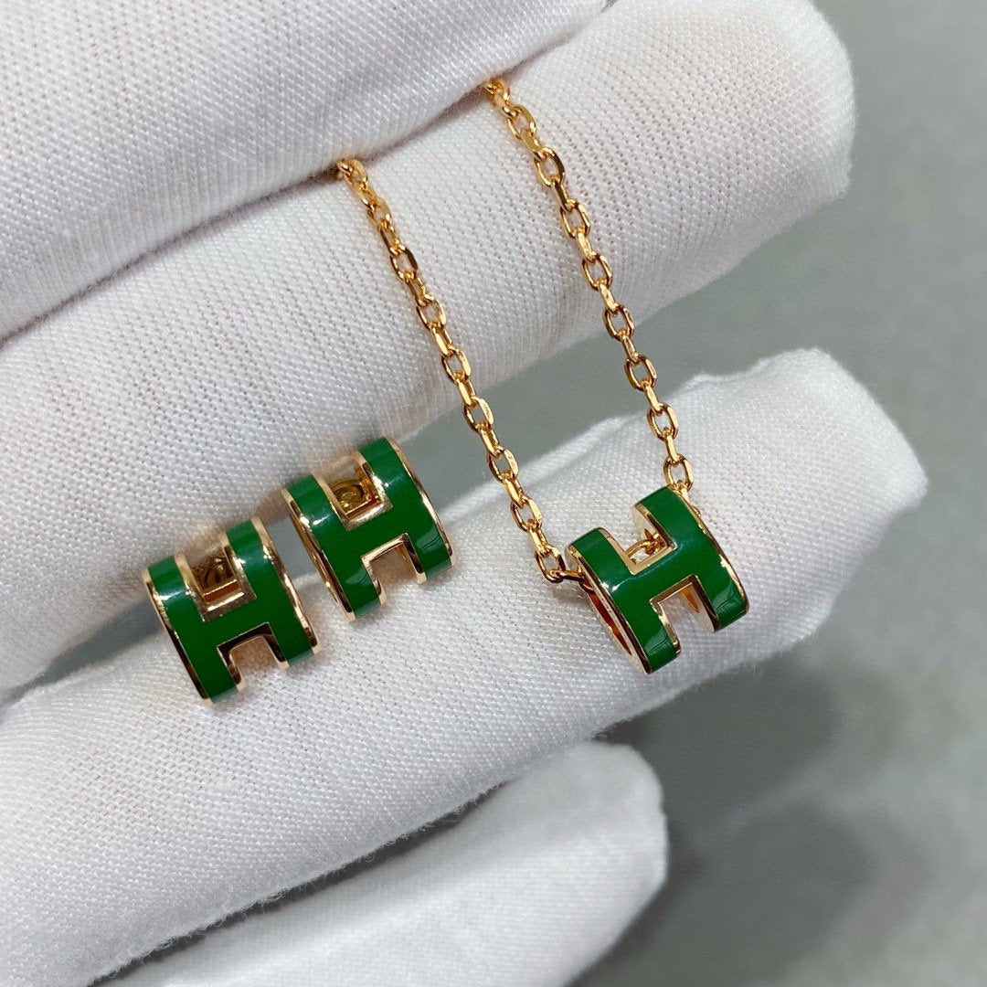 [Avelora]POP H GREEN NECKLACE SILVER AND GOLD