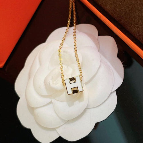 [Avelora]H WHITE SQUARE GOLD NECKLACE