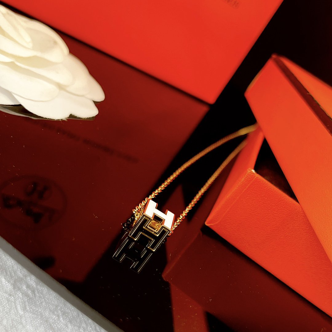 [Avelora]H WHITE SQUARE GOLD NECKLACE