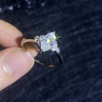 [Avelora]ELEGANT MARQUISE CUT MOISSANITE RING WITH SIDE ACCENTS
