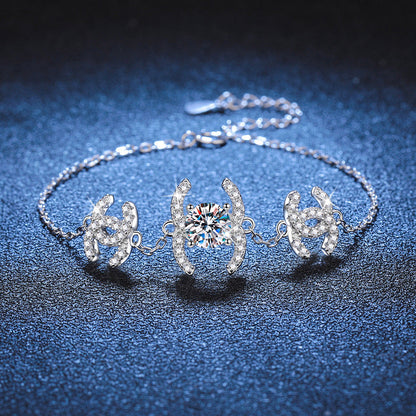 [Avelora]CLASSIC INTERLOCKING MOISSANITE BRACELET