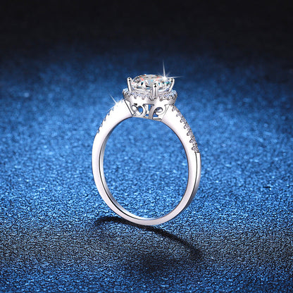 [Avelora]RADIANT ROUND HALO MOISSANITE ENGAGEMENT RING