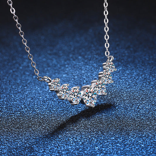 [Avelora]MINIMALIST CURVED SMILE MOISSANITE NECKLACE