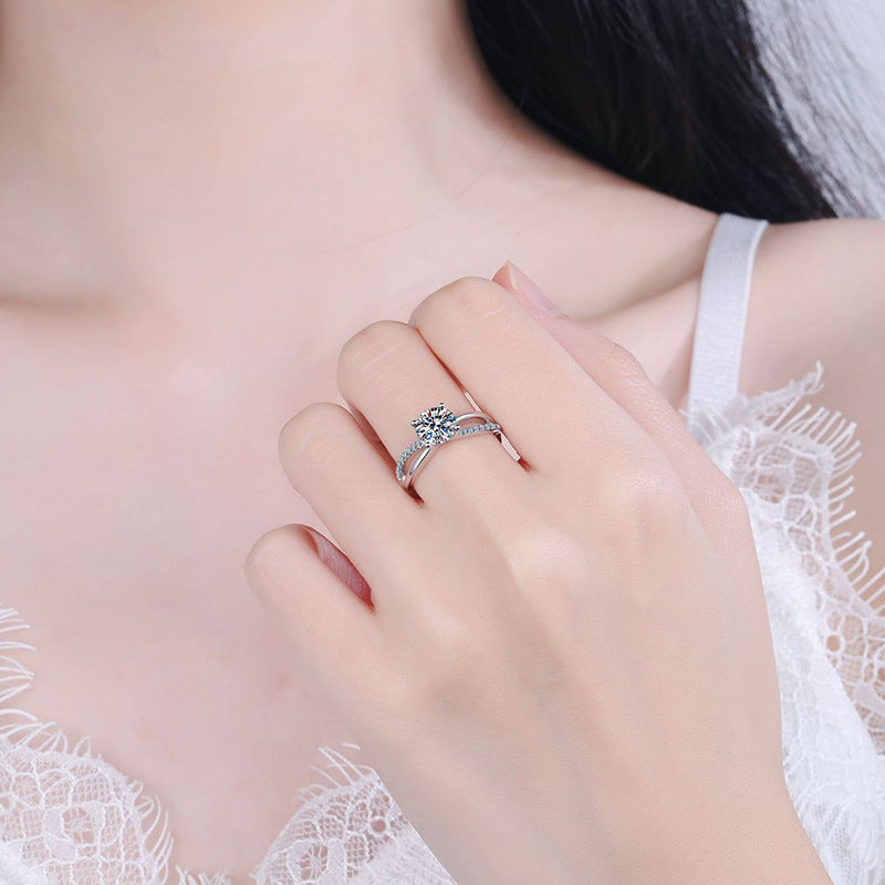 [Avelora]ELEGANT 4-PRONG CROSSOVER MOISSANITE ENGAGEMENT RING