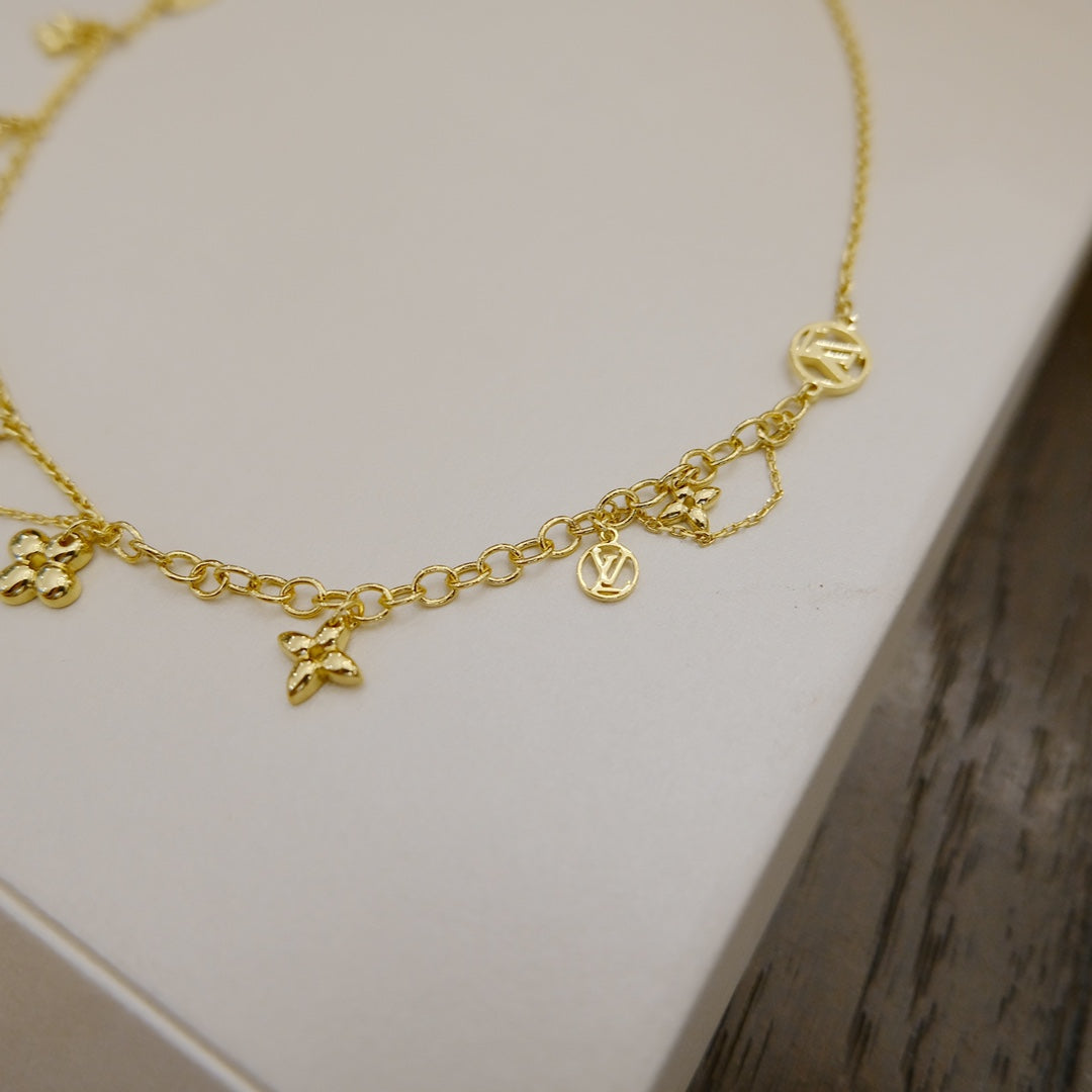 [Avelora]BLOOMING SUPPLE NECKLACE BRASS