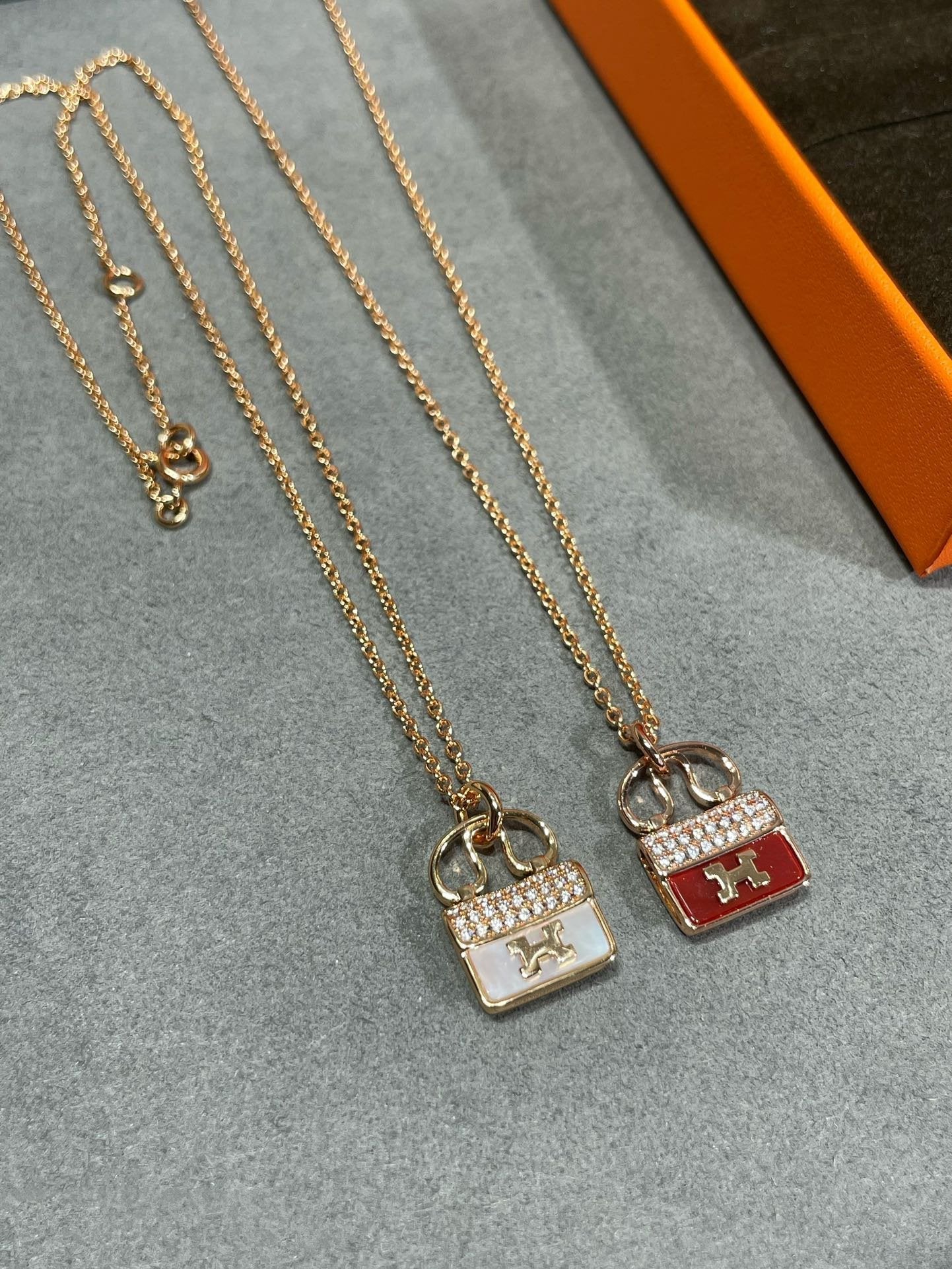 [Avelora]H CIRCE MOISSANITE PENDANT NECKLACE GOLD