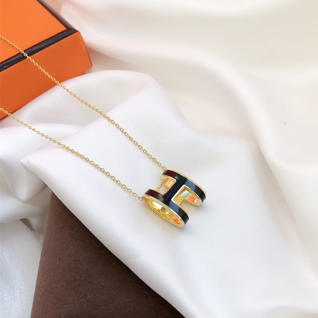 [Avelora]HM CLIC BLACK ENAMEL GOLD NECKLACE
