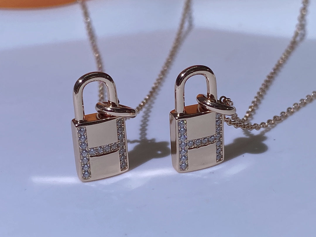 [Avelora]HM ADVANCED NICHE LOCK HEAD NECKLACE DIAMONDS