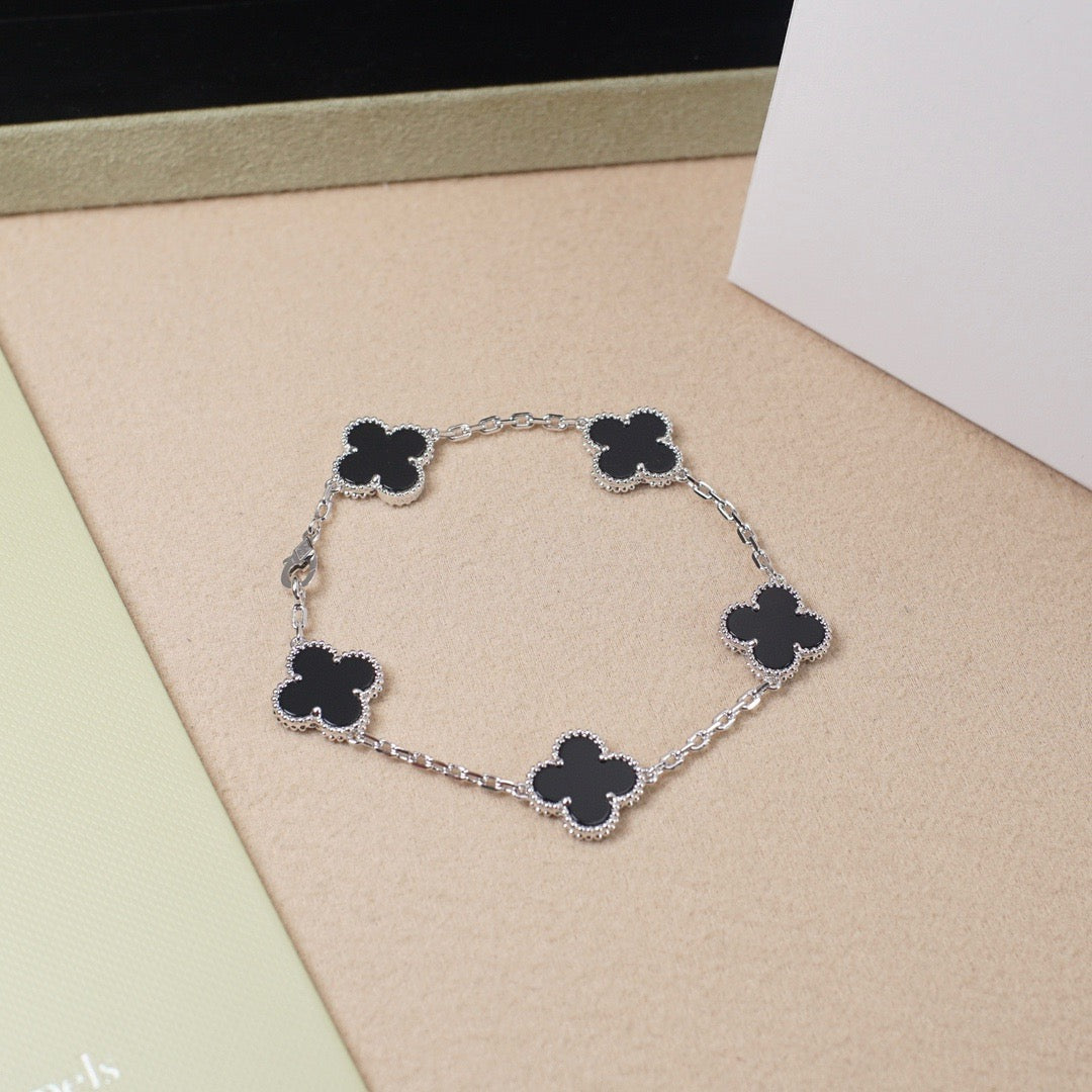 [Avelora]LUCKY CLOVER 5-MOTIF BRACELET - BLACK OXNY COLLECTION
