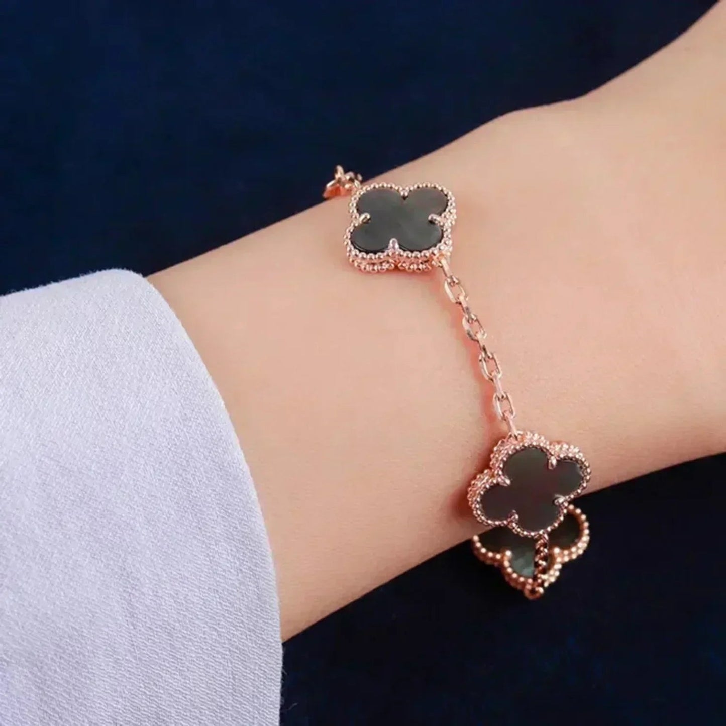 [Avelora]LUCKY CLOVER 5-MOTIF BRACELET - GREY MOTHER-OF-PEARL COLLECTION