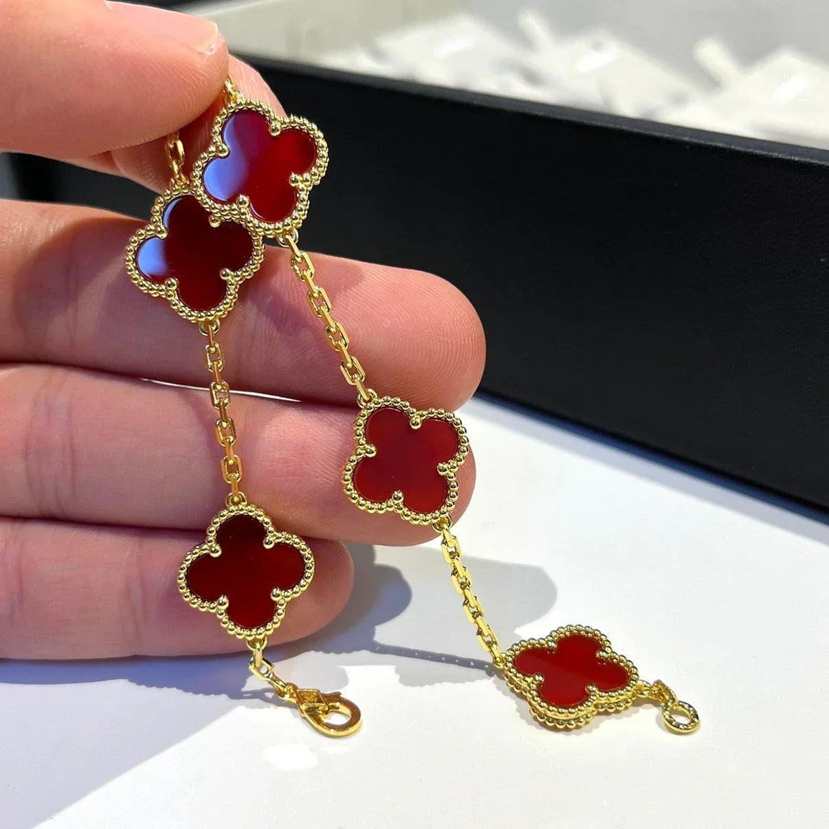 [Avelora]LUCKY CLOVER 5-MOTIF BRACELET - RED CARNELIAN COLLECTION