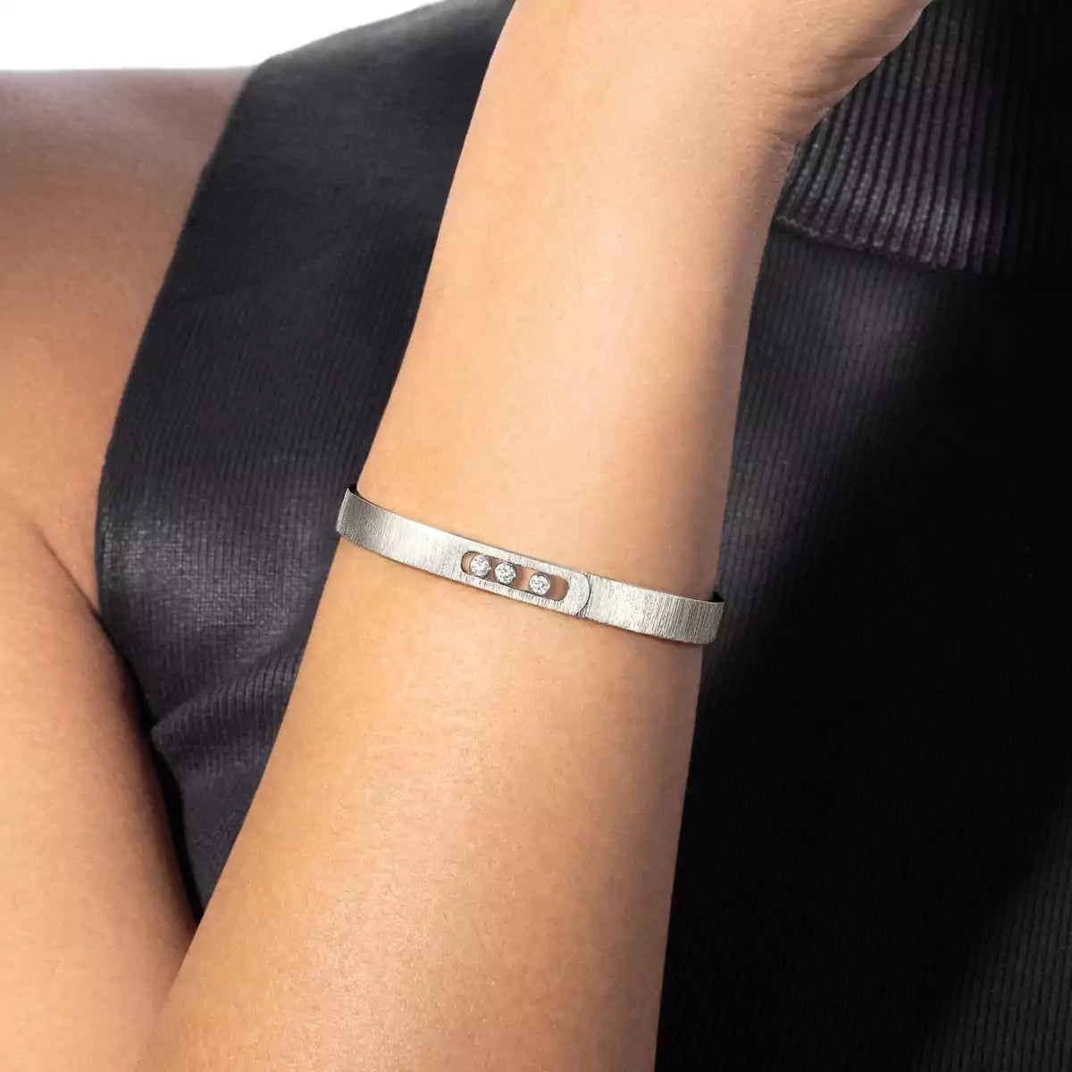 [Avelora]MOVE NOA CISELÉ BANGLE BRACELET